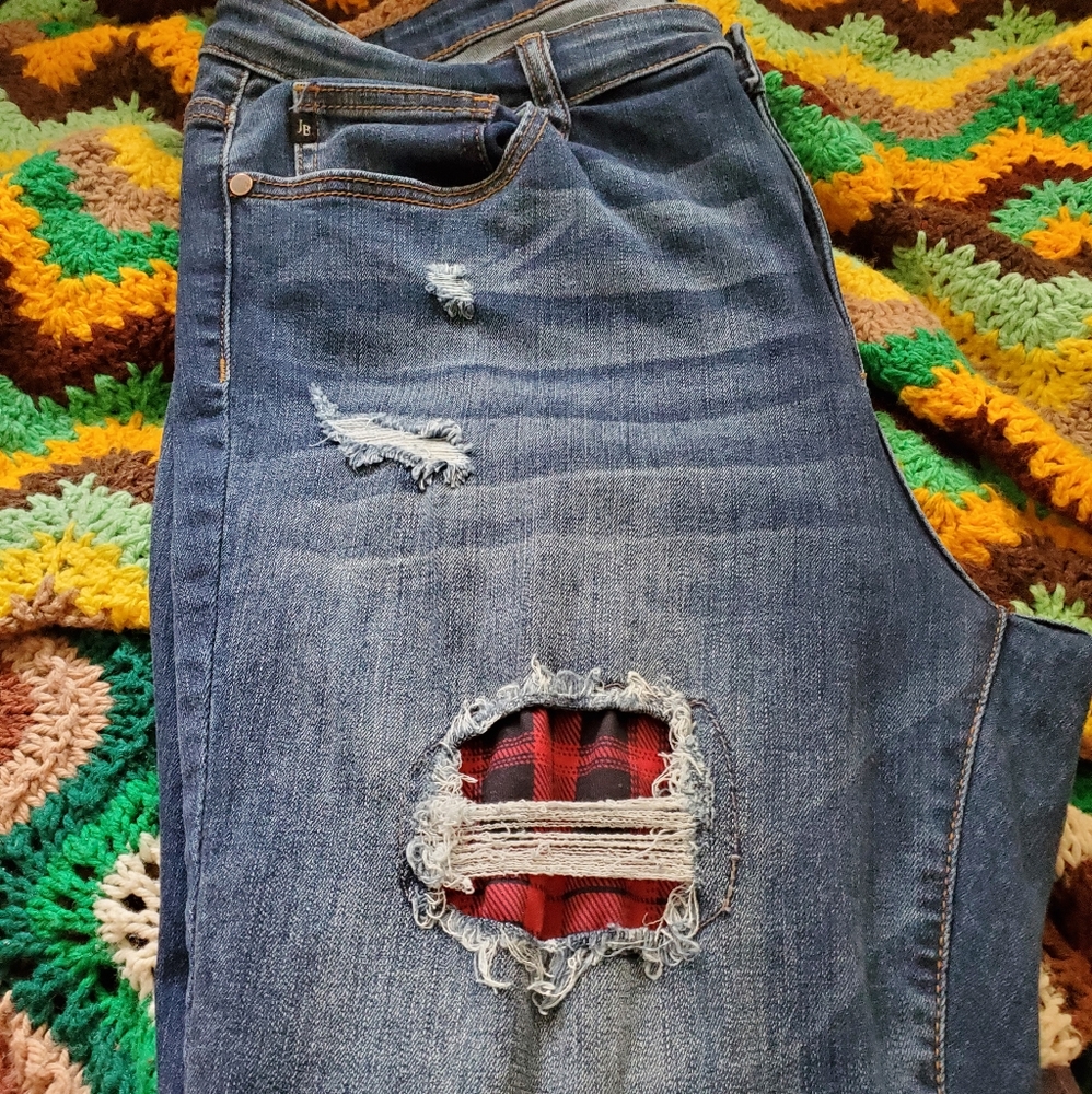 Skinny jeans with plaid deconstruction